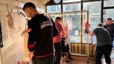 MUŞ (İHA) – Muş’un Hasköy ilçesinde vatandaşlar, bayram namazının ardından