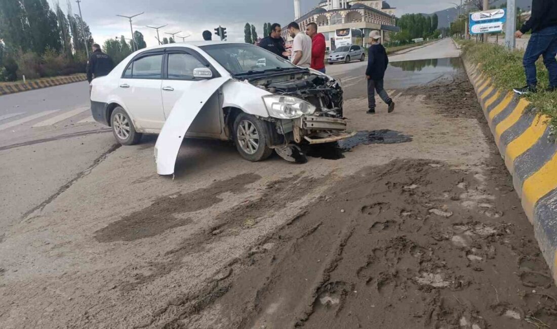 Muş’un Hasköy ilçesinde hafriyat kamyonu ile otomobilin çarpışması sonucu meydana