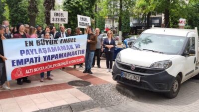 Aydın’da 10-16 Mayıs Engelliler Haftası’nda düzenlenen yürüyüşe katılan görme engelliler,