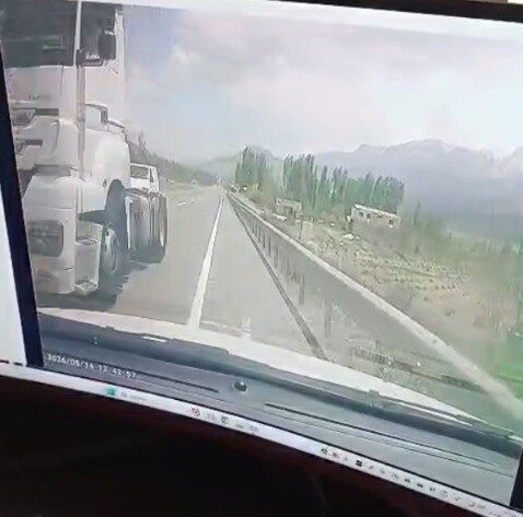 Niğde-Ulukışla kara yolunda bir tırın yaptığı hatalı sollama, adeta faciaya