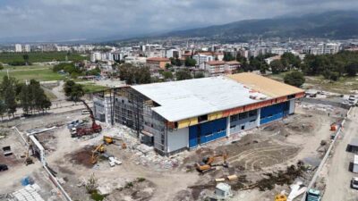 Hatay Büyükşehir Belediye Başkanı Mehmet Öntürk, Dörtyol ilçesinde yapımı süren