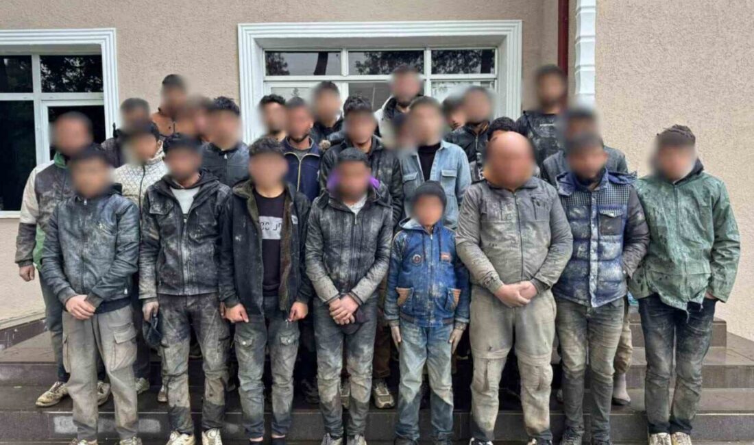 Hatay’da jandarma ekipleri tarafından gerçekleştirilen dron destekli operasyonda 37 göçmen