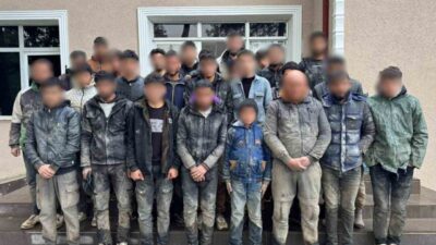 Hatay’da jandarma ekipleri tarafından gerçekleştirilen dron destekli operasyonda 37 göçmen