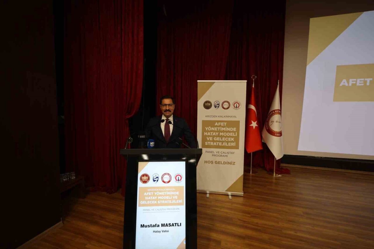 Hatay’da kamu kurumlarının iş birliğiyle düzenlenen “Krizden Kalkınmaya: Afet Yönetiminde
