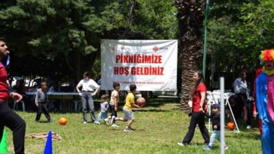 Hatay’da Vakıflar Bölge Müdürlüğü’nce düzenlenen piknikte depremzede çocuklar ve aileleri