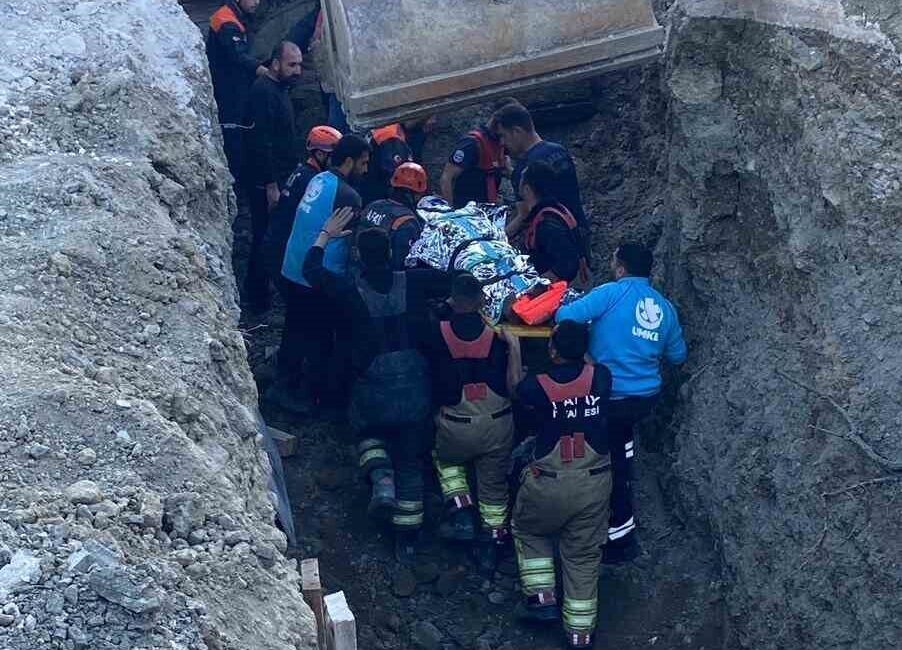 Hatay’ın Defne ilçesinde bulunan şantiye içerisinde sürdürülen kazı çalışması esnasında