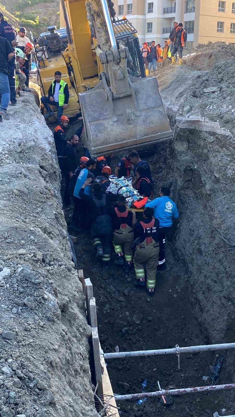 Hatay’ın Defne ilçesinde bulunan şantiye içerisinde sürdürülen kazı çalışması esnasında