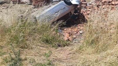 Hatay’ın Reyhanlı ilçesinde sollama yaptığı esnada motosiklete çarpan otomobil takla