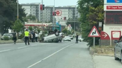 Hatay’da kontrolden çıkan otomobilin refüje çarpıp takla attığı kazada sürücü