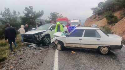 Balıkesir’in Havran ilçesinde iki otomobilin çarpışması sonucu meydana gelen kazada
