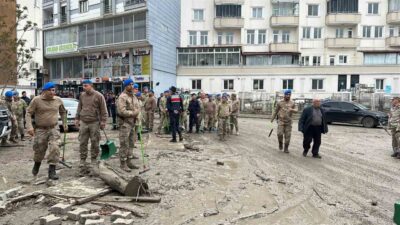 Samsun’un Havza ilçesinde meydana gelen selde ekipler, bin 63 personel,