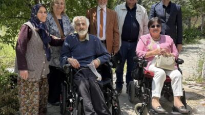 Hayırsever Mesut Şafak’ın merhume eşi adına bağışladığı akülü araçlar, bedensel