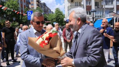 Manisa’nın Şehzadeler ilçesinde Yarhasanlar Camii’ne hayırsever Şerife Balkız tarafından yaptırılan
