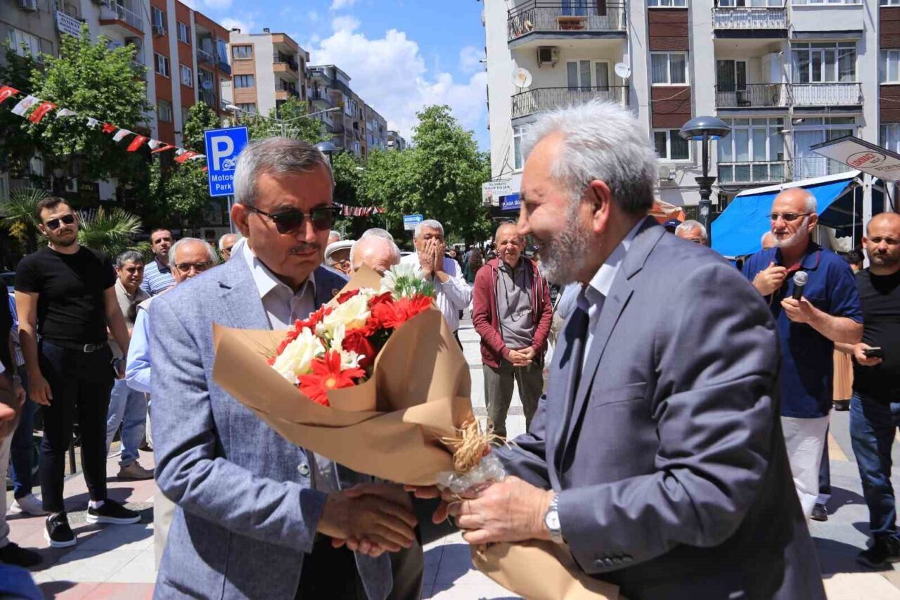 Manisa’nın Şehzadeler ilçesinde Yarhasanlar Camii’ne hayırsever Şerife Balkız tarafından yaptırılan