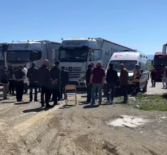 Bolu’da bir dinlenme tesisinde park halindeki tırda kalan 22 yaşındaki