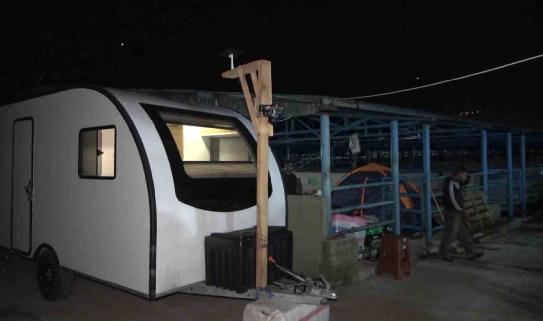 Kurban Bayramı öncesi Bursa’daki hayvan pazarında gece gündüz mesai yapan