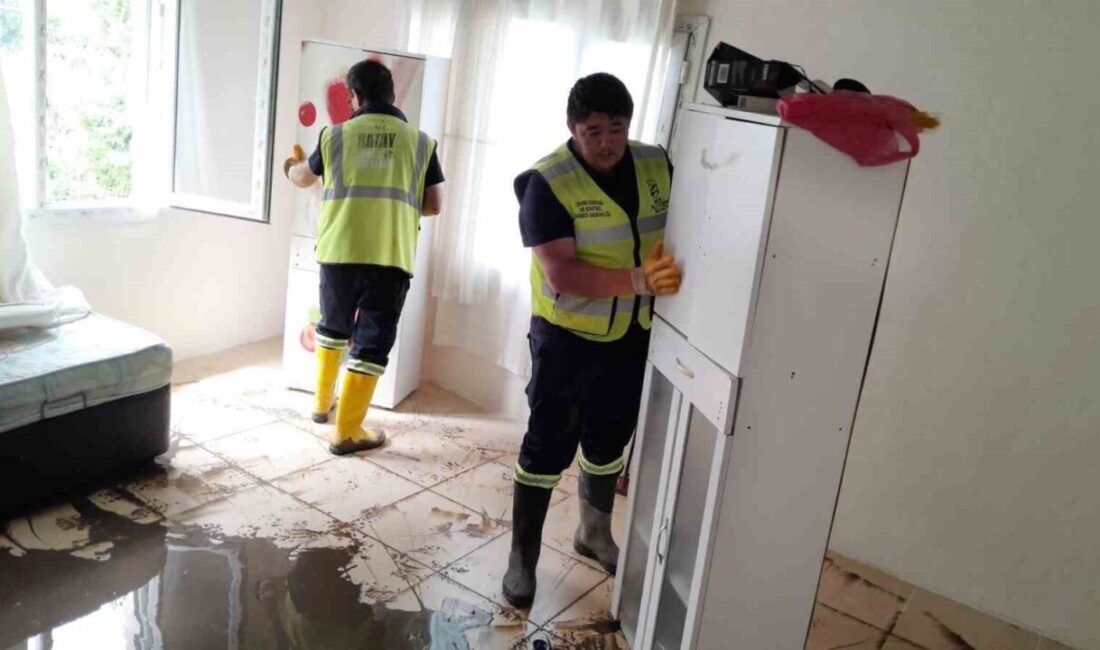 Hatay Büyükşehir Belediyesi (HBB) ekipleri, Dörtyol’da etkili olan aşırı yağışların