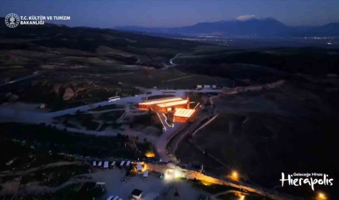 Pamukkale Hierapolis Antik Kenti içinde yer alan Antik Havuz ve