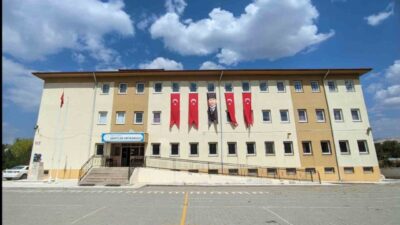 Kütahya Hisarcık Şehitler Ortaokulu Avrupa genelindeki en prestijli eğitim unvanlarından