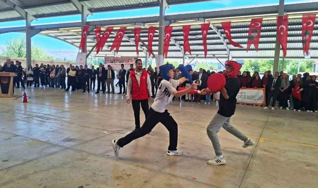 Kütahya’nın Hisarcık ilçesinde düzenlenen 19 Mayıs Atatürk’ü Anma, Gençlik ve