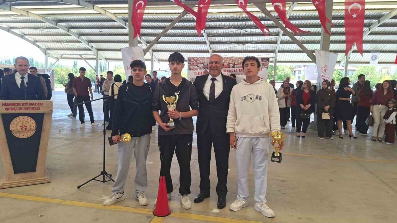 Kütahya’nın Hisarcık ilçesinde 19 Mayıs Atatürk’ü Anma, Gençlik ve Spor