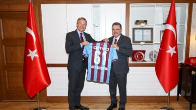 Hollanda’nın Ankara Büyükelçisi Joep Wijnands, Trabzon Büyükşehir Belediyesi’ni ziyaret ederek
