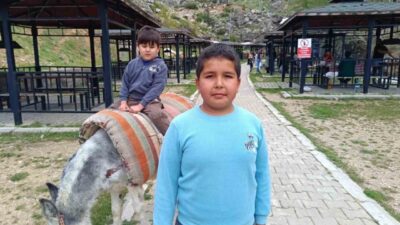 Kayseri’nin Develi ilçesindeki Homurlu Şelalesi’nin bulunduğu alanda eşek turları başladı.
