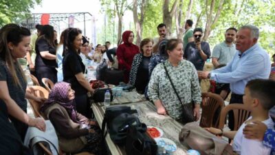 Honaz Belediyesi tarafından düzenlenen Anneler Günü Buluşması yoğun katılımla gerçekleştirildi.