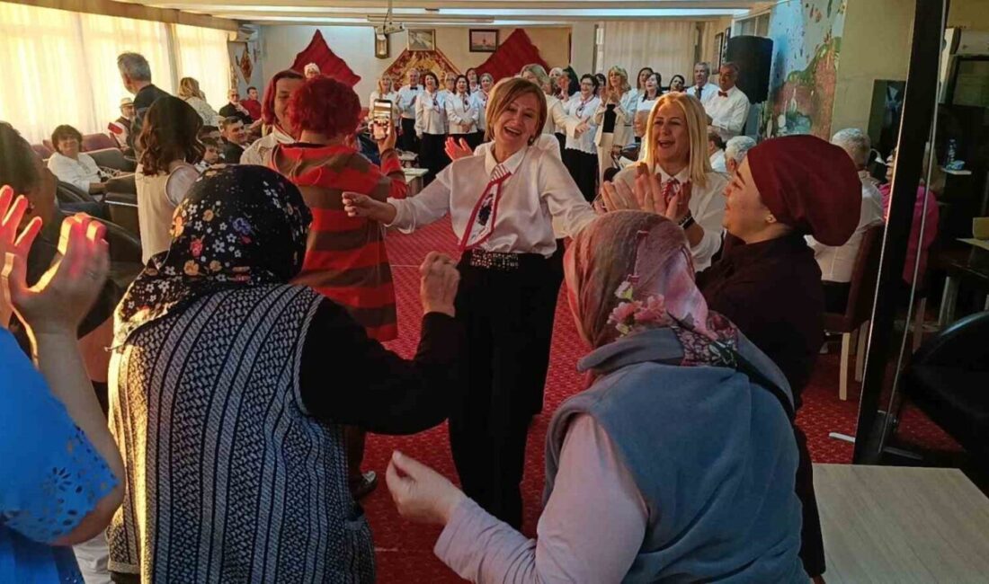 Edirne’de huzurevi sakinleri Türk Sanat Müziği konseriyle geçmişe yolculuk yaptı.