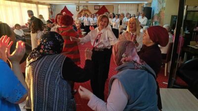 Edirne’de huzurevi sakinleri Türk Sanat Müziği konseriyle geçmişe yolculuk yaptı.