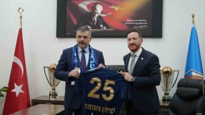 İçişleri Bakanı Mustafa Çiftçi, Süper Lig’e yükselen Erzurumspor FK’yı ziyaret