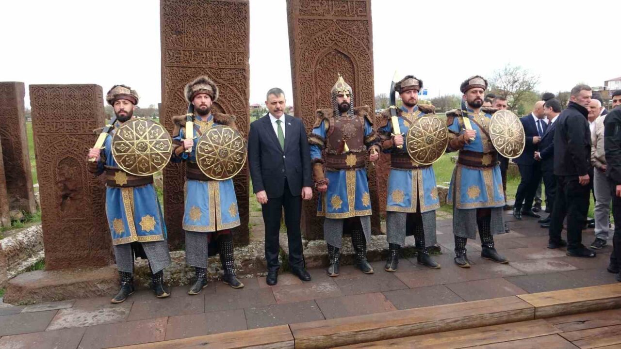 İçişleri Bakanı Mustafa Çiftçi, Bitlis’te gerçekleştirdiği temasların ikinci gününde Ahlat
