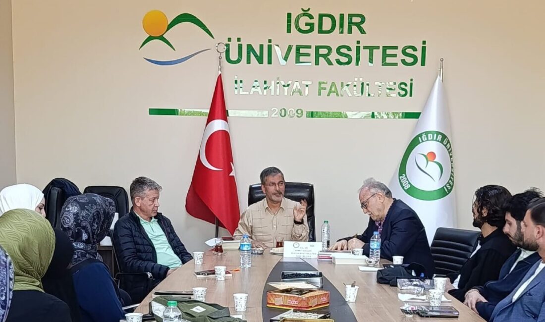 Iğdır Üniversitesi İlahiyat Fakültesi Elzemminval Topluluğu’nun düzenlediği kitap kritiği ve