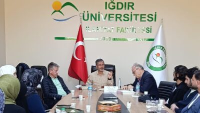 Iğdır Üniversitesi İlahiyat Fakültesi Elzemminval Topluluğu’nun düzenlediği kitap kritiği ve