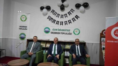 Iğdır Üniversitesi’nde düzenlenen “Medeniyetin İzinde Gençlik Buluşması”nda protokol üyeleri, tecrübelerini