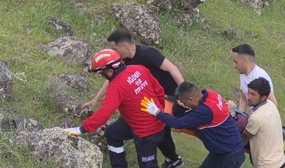 Iğdır’ın Suveren Korhan yol ayrımında kontrolden çıkan bir otomobilin uçuruma