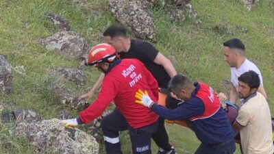 Iğdır’ın Suveren Korhan yol ayrımında kontrolden çıkan bir otomobilin uçuruma