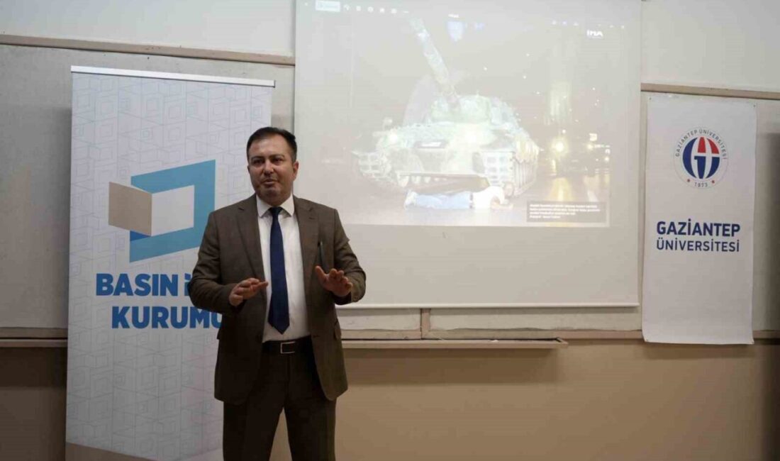 İhlas Haber Ajansı Bölge Müdürü Ahmet Orhan Akın, öğrencilerle bir