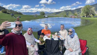 Artvin’in Ardanuç ilçesinde eriyen kar sularıyla oluşan yılda yalnızca kısa