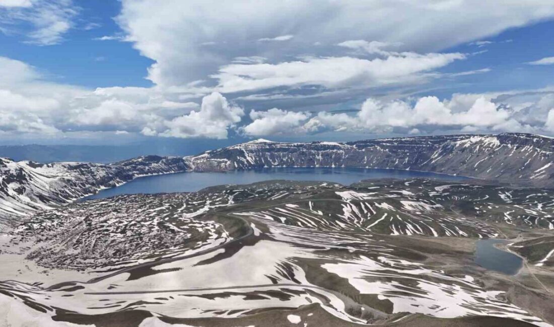 Bitlis’in Tatvan ilçesinde bulunan ve dünyanın en büyük ikinci krater