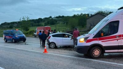 Adıyaman’da iki otomobilin çarpışması sonucu 3 kişi yaralandı. Edinilen bilgilere