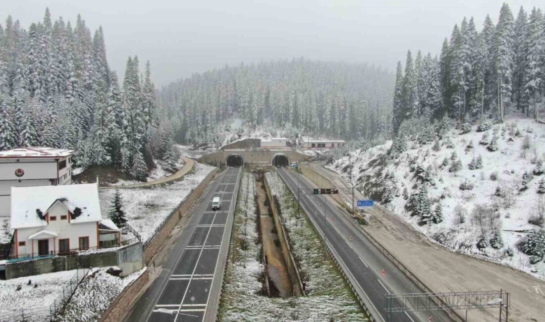 Kastamonu-Çankırı sınırında bulunan Ilgaz Dağı etkili olan kar yağışıyla beyaza