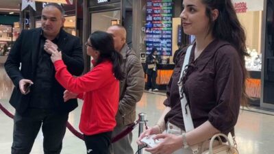 Çorum’da düzenlenen “dron futbolu” organizasyonunda özellikle çocuklar ve gençler, kafesli