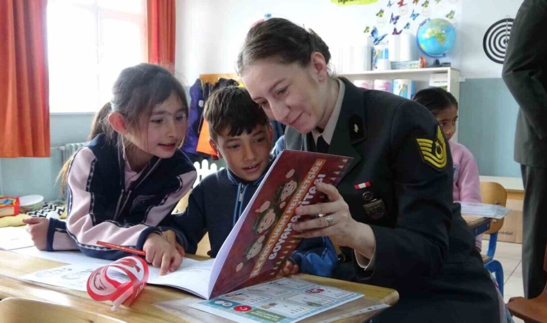 Ardahan’da okuma yazmayı yeni öğrenen ilkokul birinci sınıf öğrencilerinin, ’İlk