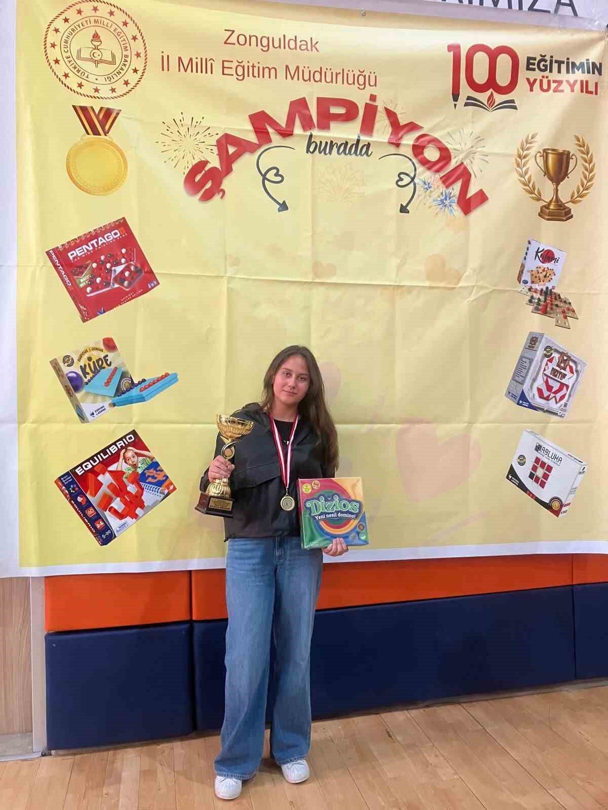Devrekli İmam Lisesi kız öğrenci ilçeye birinciliği elde ederek döndü