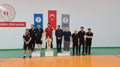 İnönü Üniversitesi, Malatya’da düzenlenen Masa Tenisi Kurumlar Ligi’ni ikinci sırada