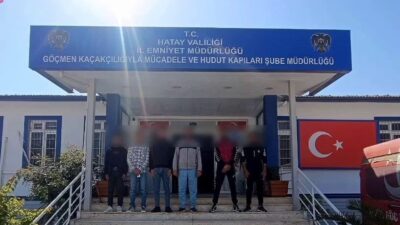 Hatay’da polis ekipleri tarafından durdurulan otomobilde 6 göçmen yakalanırken, insan