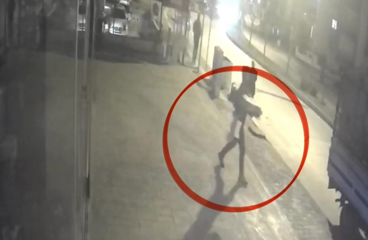 Samsun’da dükkanındaki çeşitli malzemeleri çalınan iş yeri sahibinin eşyaları getirmesi