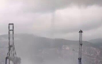 Hatay’ın İskenderun Körfezi’nde deniz üzerinde oluşan hortum, vatandaşlar tarafından cep