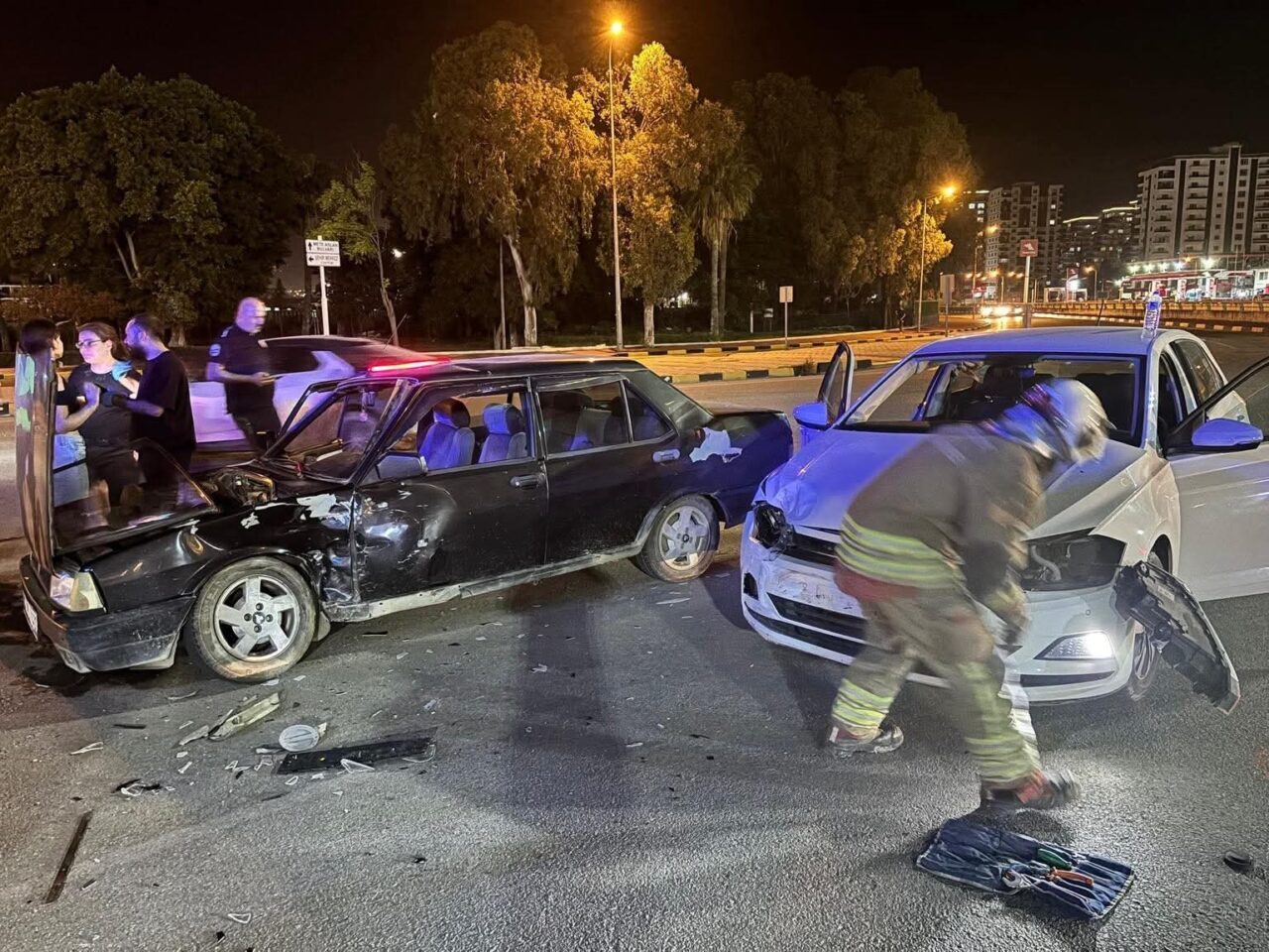 Hatay’ın İskenderun ilçesinde 2 otomobilin çarpışmasıyla yaşanan kazada 1 kişi